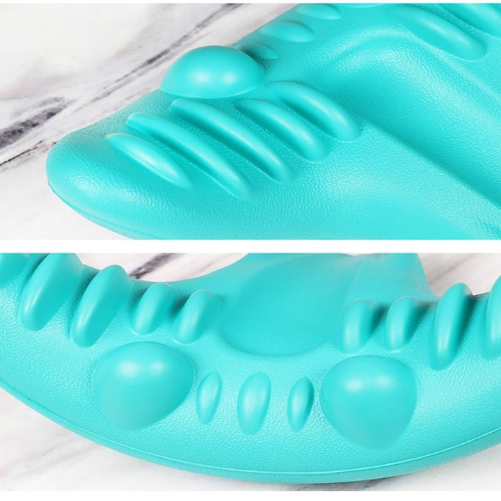 Ergonomisch massagekussen voor cervicale tractie, betere nekhouding en diepe ontspanning van schouders.