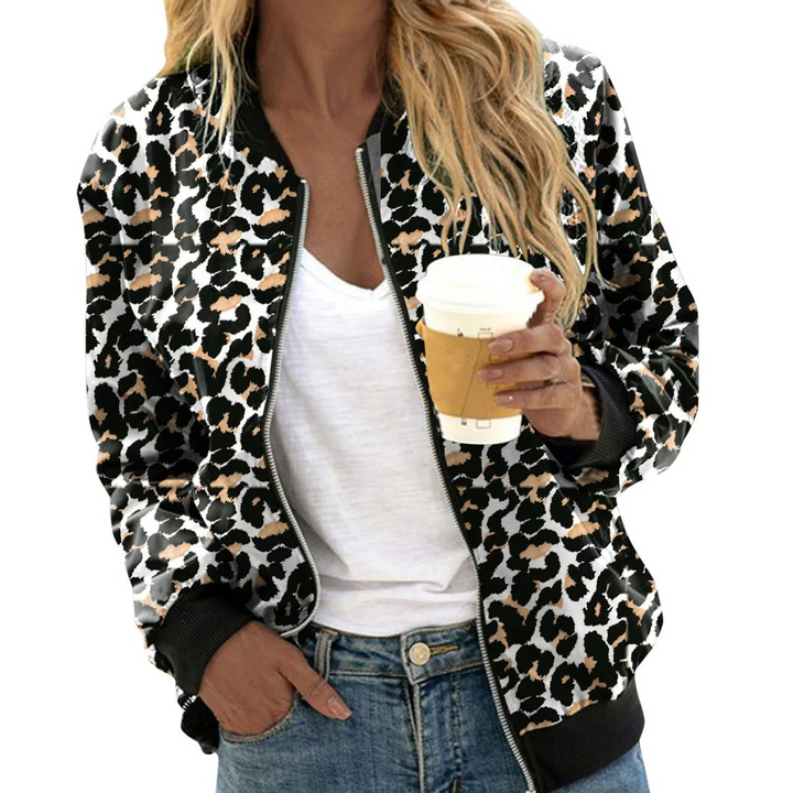 Trendy dames bomberjack met luipaardprint. Comfortabele en modieuze damesjas voor elk seizoen. Stijlvolle buitenkleding.