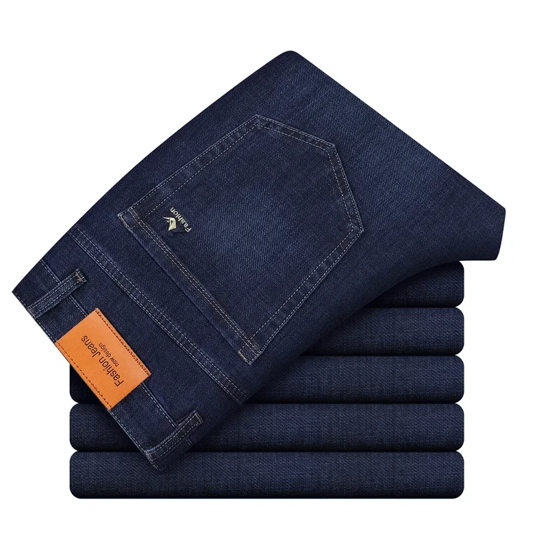 Nieuwe collectie: blauwe heren klassieke stretch jeans. Comfortabele en duurzame spijkerbroek voor moderne mannen.