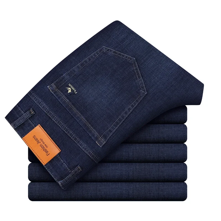 Nieuwe collectie: blauwe heren klassieke stretch jeans. Comfortabele en duurzame spijkerbroek voor moderne mannen.