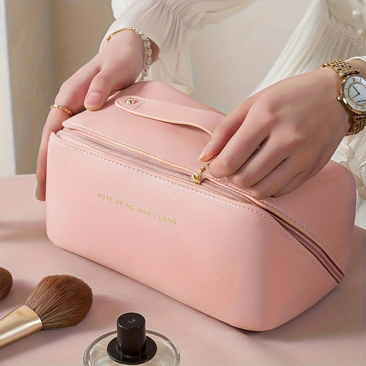 Zwarte PU-leer make-up organizer, luxe dames toilettas met rits, ideaal voor reizende beauty liefhebbers.