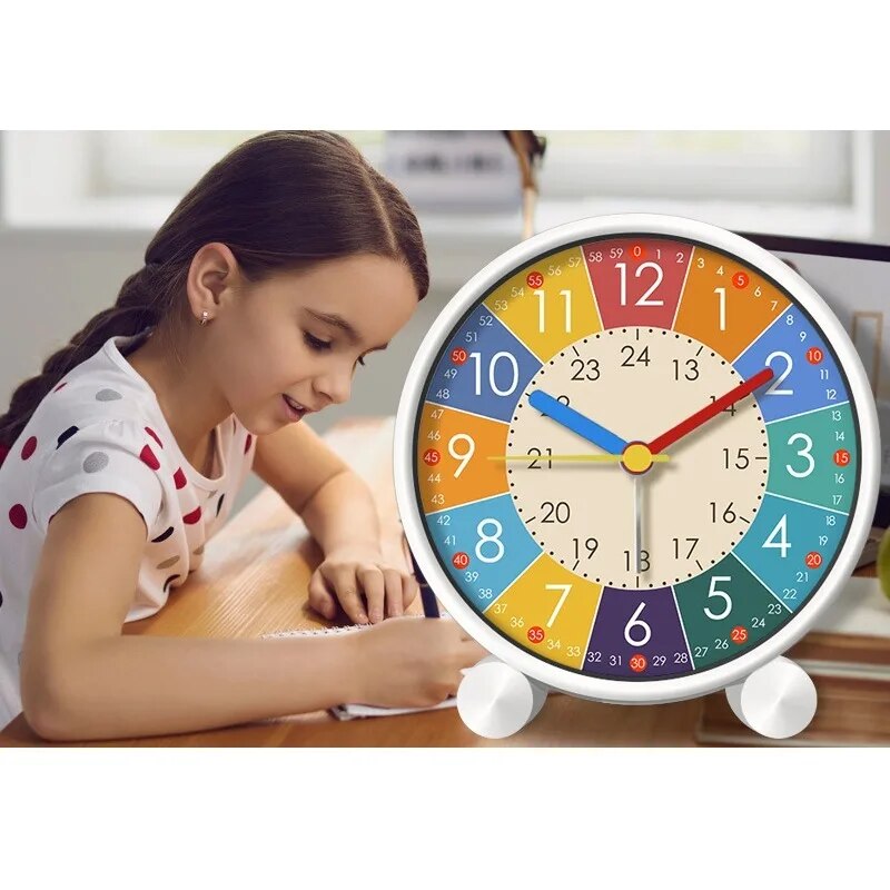 Speelse kinderwekker Tocki met educatieve puzzelfunctie om kinderen klokkijken en ochtendroutine te leren.