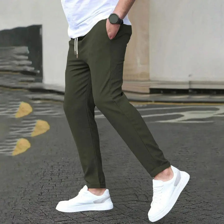 Stijlvolle heren sportbroek, geschikt als casual vrijetijdsbroek of comfortabele joggingbroek.