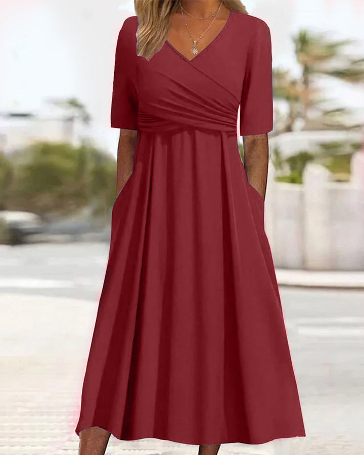 Elegante dames gekruiste jurk met korte mouwen en V-hals. Comfortabele A-lijn zomerjurk voor casual chic.