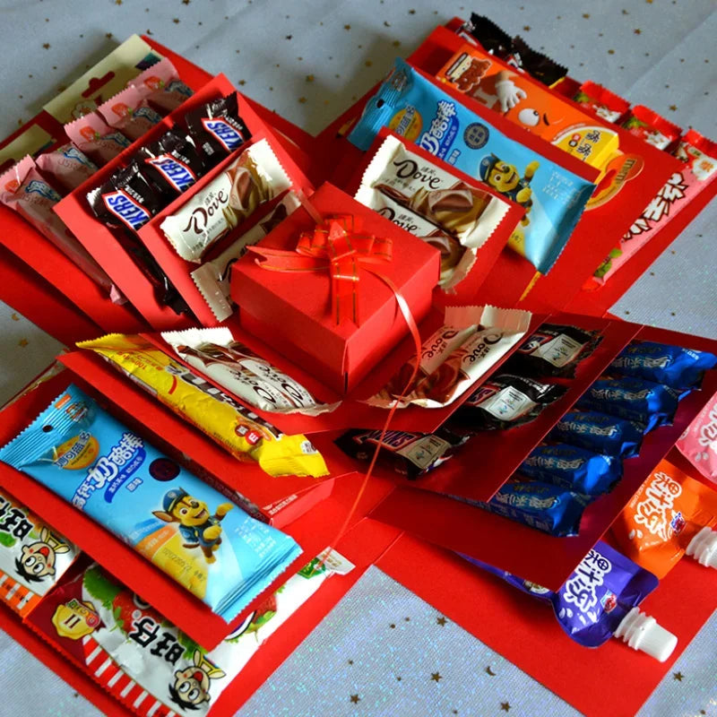 Openklappende explosiebox cadeaubox, ideaal voor creatieve verjaardags- of jubileumcadeaus.