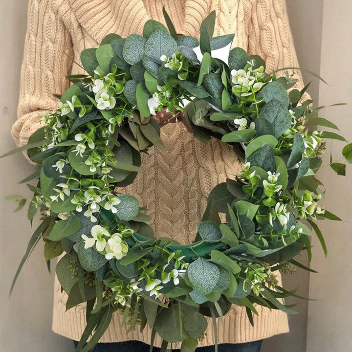 Elegante eucalyptus krans voor voordeur, tijdloze huisdecoratie. Groene kunstplant slinger, onderhoudsvrij.