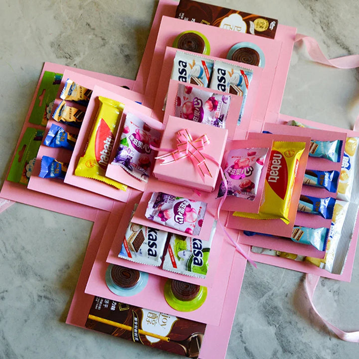 Gedemonteerde explosiebox cadeaubox met verschillende vakjes voor een uniek fotocadeau.