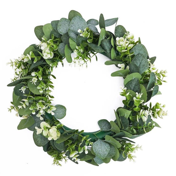 Stijlvolle eucalyptus krans als plantenkrans, duurzame en onderhoudsvrije groene decoratie. Ideale cadeautip.