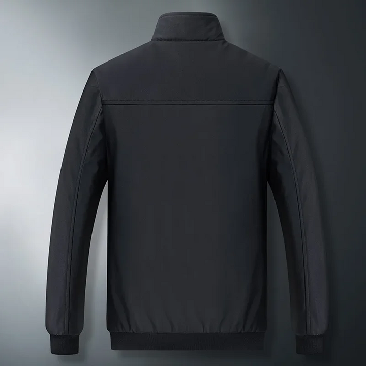 Comfortabele heren winterjas met zachte fleece voering voor extra warmte en isolatie tijdens koude dagen.