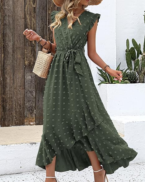 Luchtige zomerjurk: elegante dames midi jurk met subtiele plooien en tijdloze stippen.