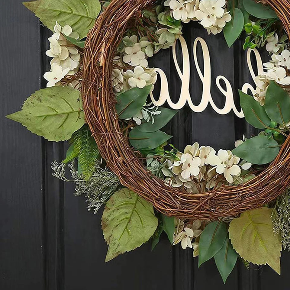 Prachtige groene hortensia krans en 'Hallo' bord. Duurzame kunstbloemen voor voordeur of cadeau.