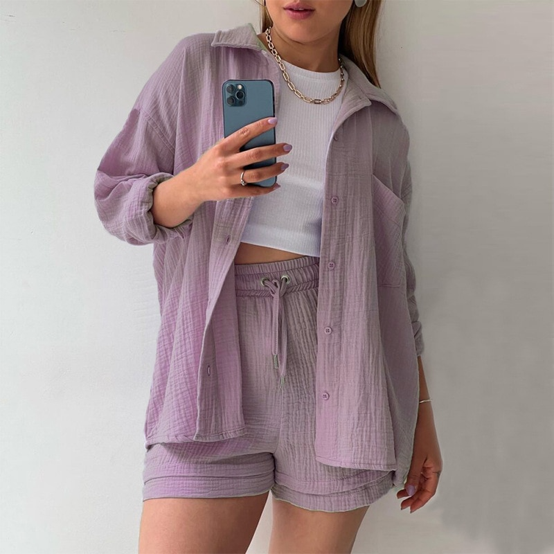 Comfortabele, ademende dames zomerset van 100% katoen, verkrijgbaar in diverse trendy kleuren.