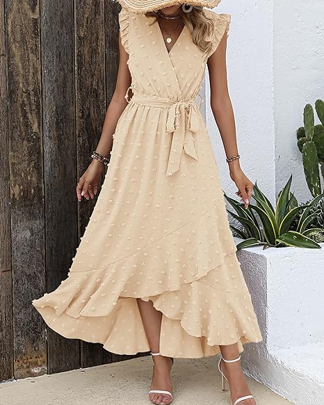 Modieuze zwarte geplooide dames midi jurk met klassiek stippen design, ideaal voor feestjes.