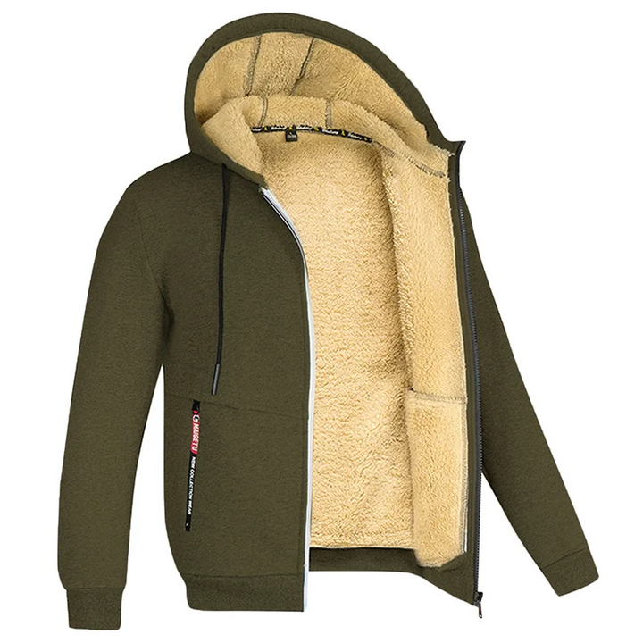 Man draagt comfortabel warm fleece heren vest. Casual winterkleding met zachte voering voor een stijlvolle look.