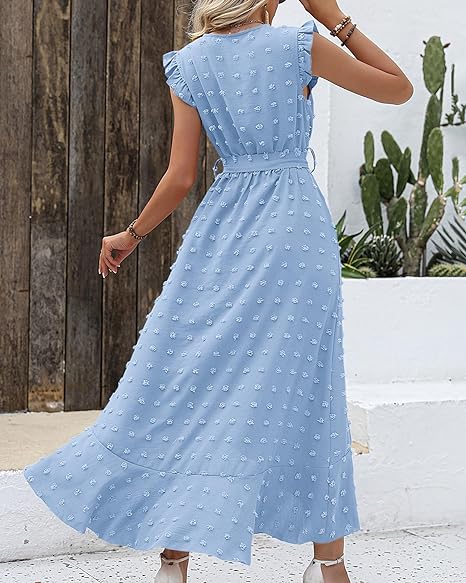 Geplooide zomerjurk voor dames, met vrolijke stippen en een luchtige pasvorm voor warmte.