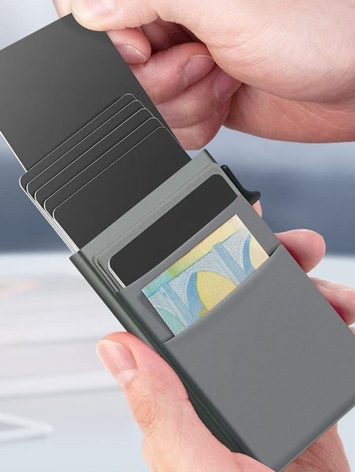 Veilige RFID kaartbeschermer, dunne metalen mini portemonnee voor moderne mannen.