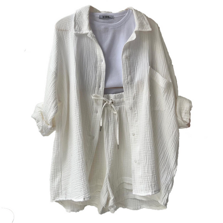 Close-up van de zachte katoenen stof van de trendy dames zomerset, comfortabel en ademend.
