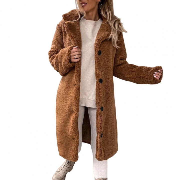 Warme dames teddyjas met knopen uit de nieuwe collectie. Modieuze en comfortabele bovenkleding.