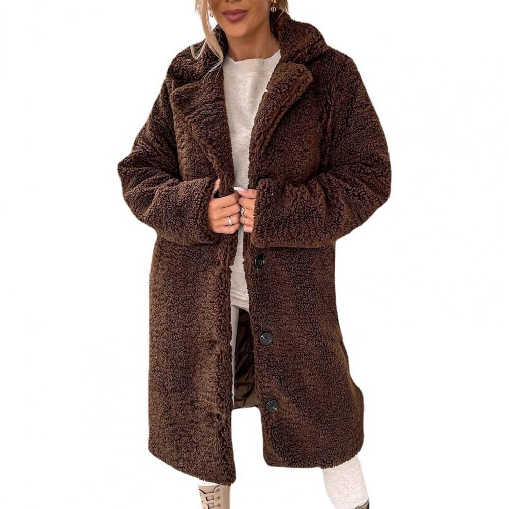 Dames teddy winterjas met knopen, comfortabel en stijlvol. Perfect voor de wintermode.