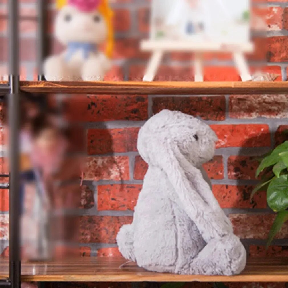 Omarmend zacht pluche knuffel konijn, perfect als knuffeldier voor baby's. Een liefdevol stuk kinderspeelgoed.