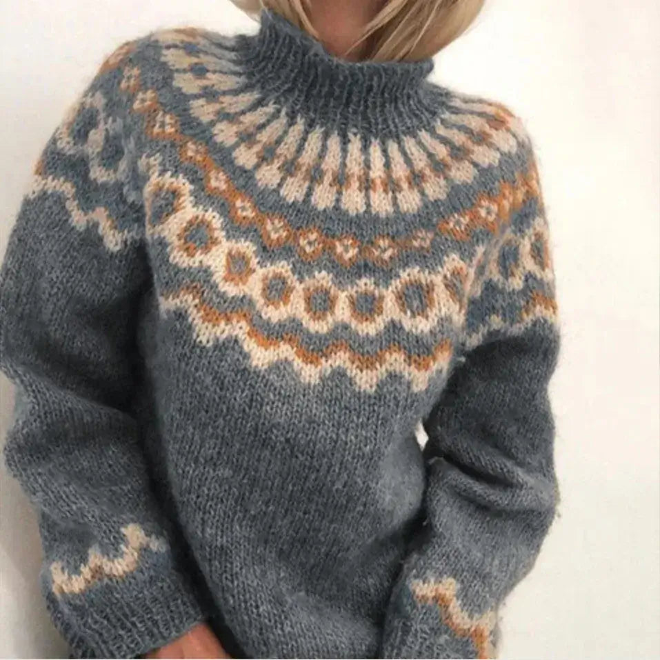 Klassieke dames coltrui met warm Noors patroon. Ideaal voor winterse dagen. Gebreide trui met lange mouwen.