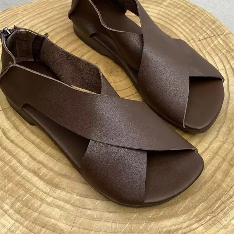 Bruine dames sandalen, elegant en comfortabel voor de zomer. Perfecte platte zool en open teen design.