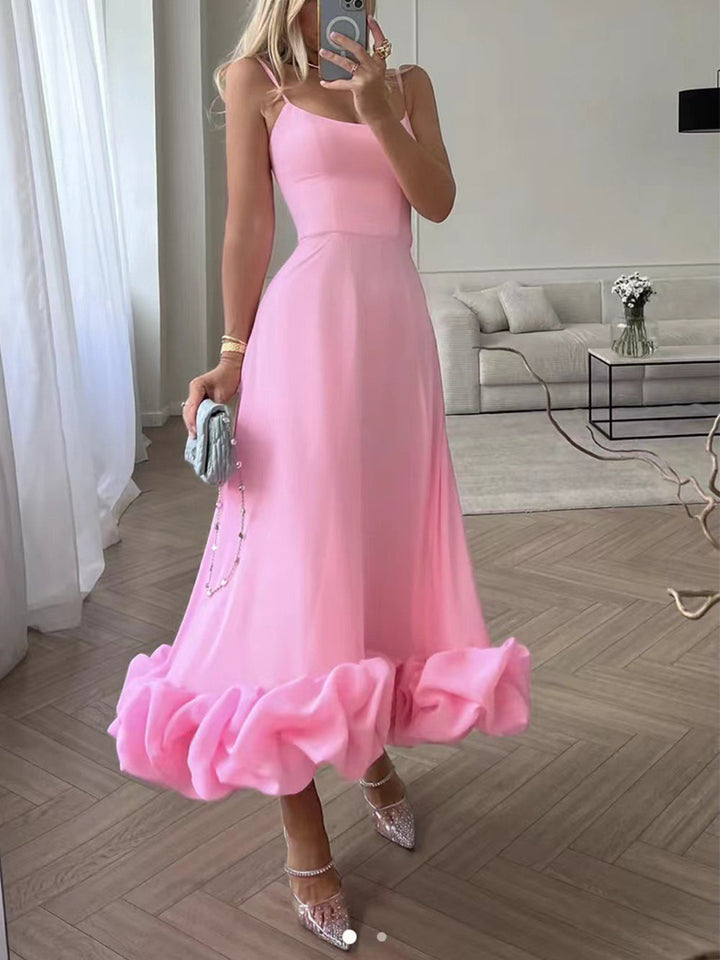 Luxe midi jurk voor dames, met elegante ruches en vloeiende stof. Chique avondjurk of zomerse galajurk.