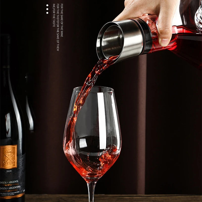 Hoogwaardige 1500ml wijnkaraf met aerator voor optimale beluchting en ontkurking, gemaakt van kristalglas.
