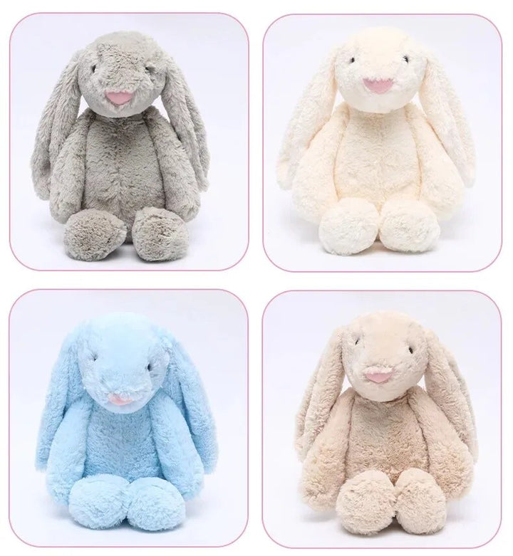 Detail van een schattig, zacht pluche konijn met lange oren, onmisbaar baby knuffeldier en speelgoed.