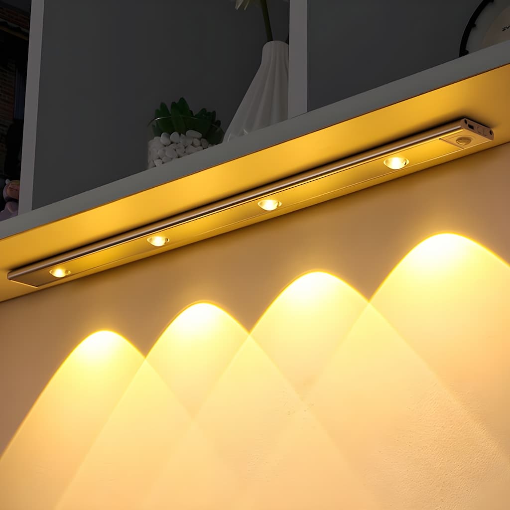 "Draadloze LED armatuur met bewegingssensor, dimbare helderheid, energiebesparend, ideaal voor gangen en kasten."