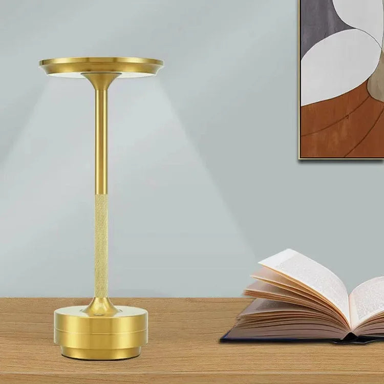 "Draadloze LED tafellamp oplaadbaar en dimbaar, modern design, ideaal voor sfeerverlichting in elke kamer."