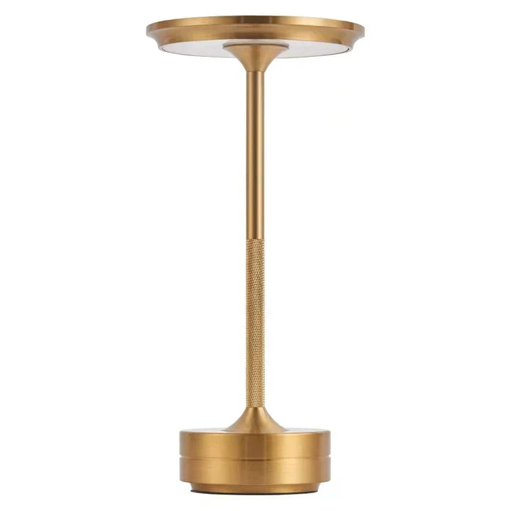 Draagbare oplaadbare LED lamp op bureau, biedt heldere én sfeervolle verlichting, dimbaar naar wens.