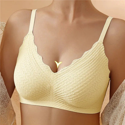 "Draadloze naadloze kanten bh voor ultiem comfort en elegante look in zachtroze met verstelbare bandjes."
