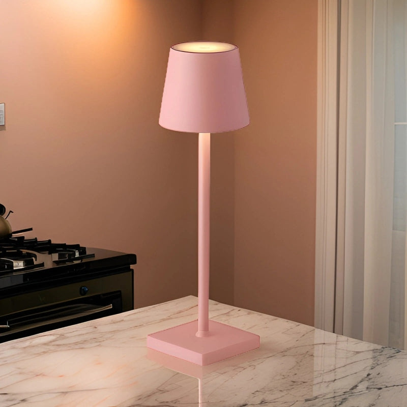 Draadloze oplaadbare LED tafellamp, elegant Scandinavisch design, geschikt voor binnen en buiten, duurzaam aluminium.