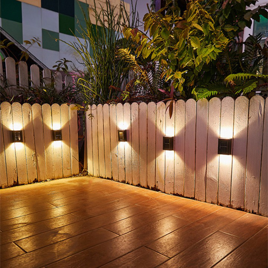 "Draadloze solar LED wandlamp, strak en modern design, milieuvriendelijk, waterdicht, ideaal voor tuin of oprit verlichting."