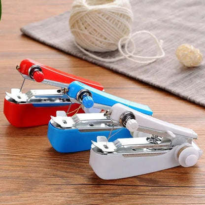 "Draagbare en lichte naaimachine, compact ontwerp, makkelijk te gebruiken voor beginners. Ideaal voor thuisprojecten."