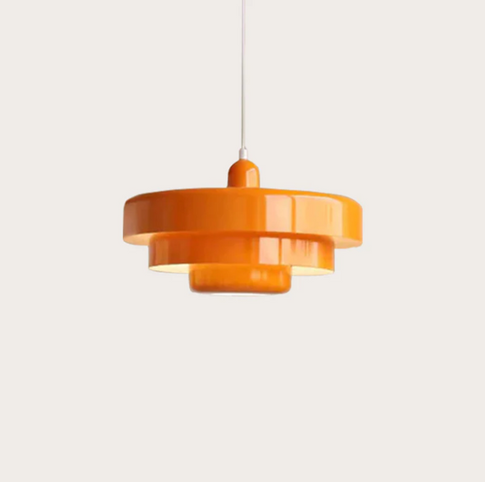 Drie-laags Bauhaus Metaal LED hanglamp in groen, oranje en wit, creëert een kunstzinnige en sfeervolle verlichting.