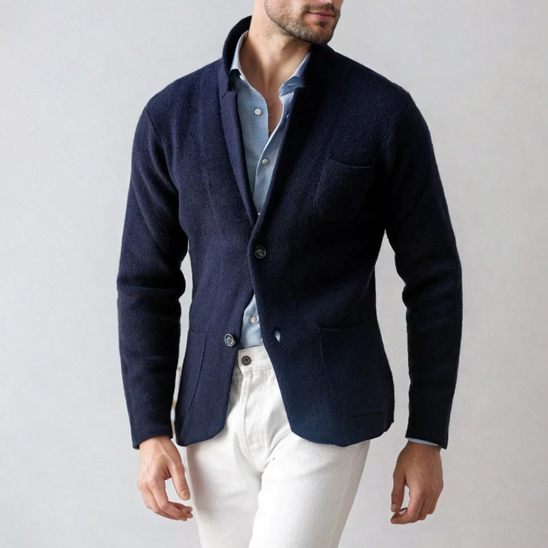 Zijaanzicht van de strakke pasvorm van heren blazer Olivier. Modern colbert voor elke man.