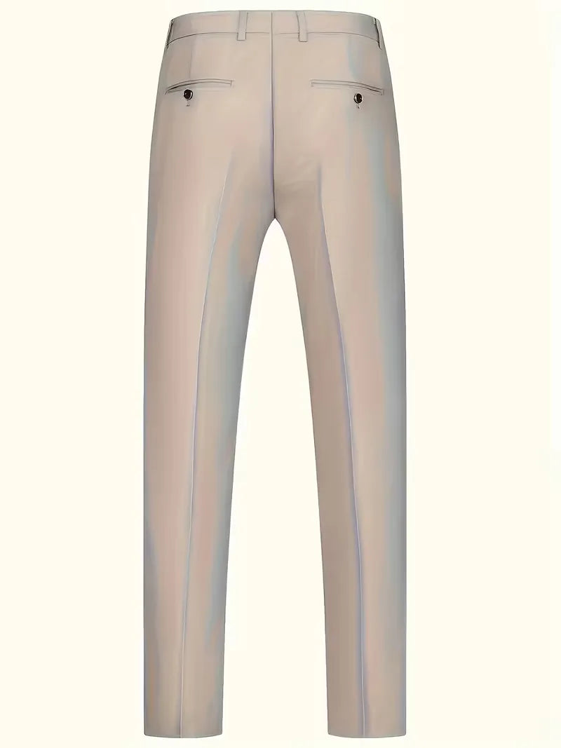 Zakelijk slim fit kostuum, tweedelig met colbert en pantalon, voor een scherpe, professionele look.
