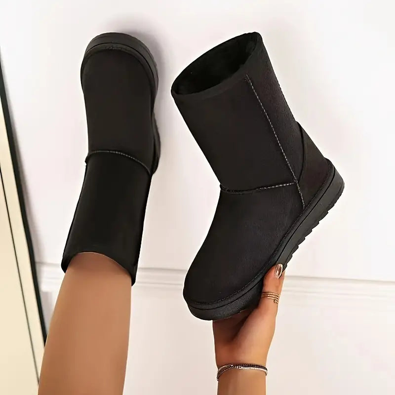 Bruine Aria unisex winterlaarzen. Warme slip-on boots met zachte fleecevoering voor comfort en grip.