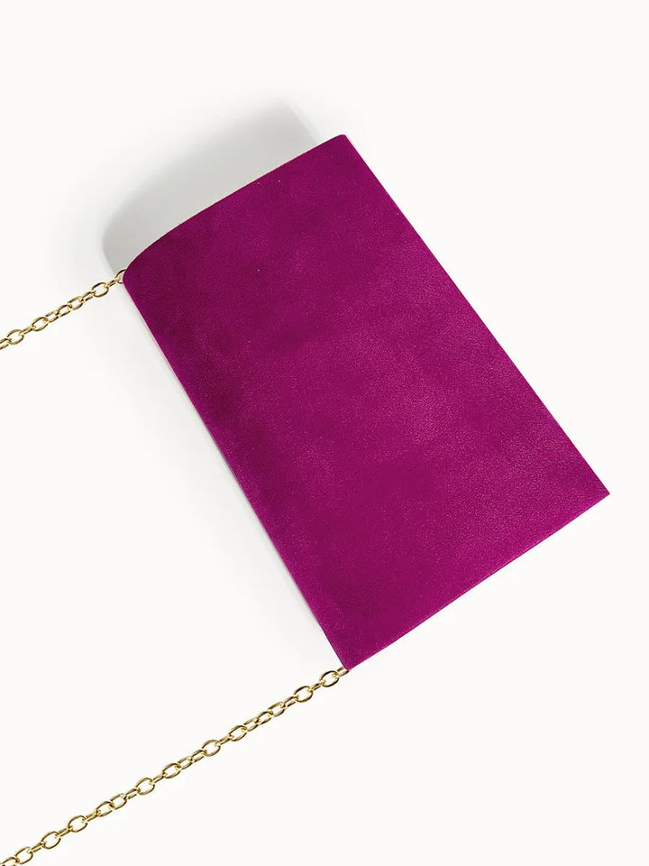 Fluwelen clutch, suède-stijl, dames avondtas met kettinghandvat. Must-have voor feestelijke events.