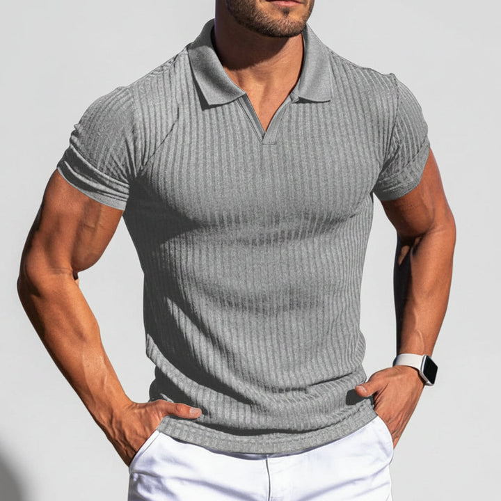Comfortabel heren poloshirt met verfijnde textuur en korte mouwen. Ideaal voor een stijlvolle, casual zomerlook.