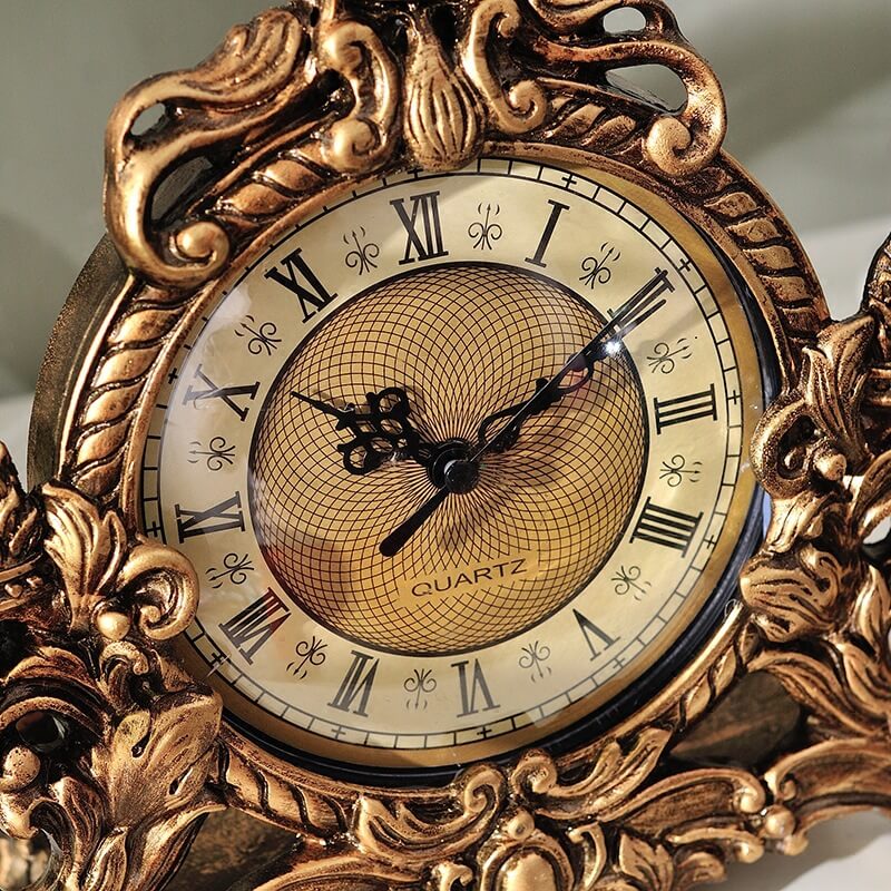 Retro tafelklok van hars, stille klok met antieke brons finish. Vintage decoratie voor uw huis.