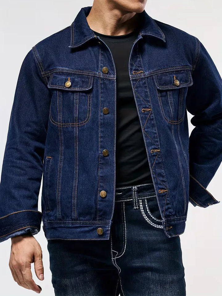 Comfortabel heren spijkerjack van duurzaam denim, lange mouwen, essentieel voor lente- en herfstmode.