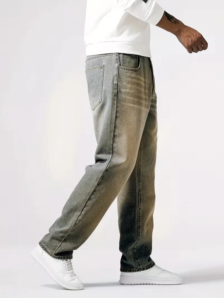 Veelzijdige heren loose fit jeans, rechte pijp, blauw. Gemakkelijk te combineren voor elke casual look.