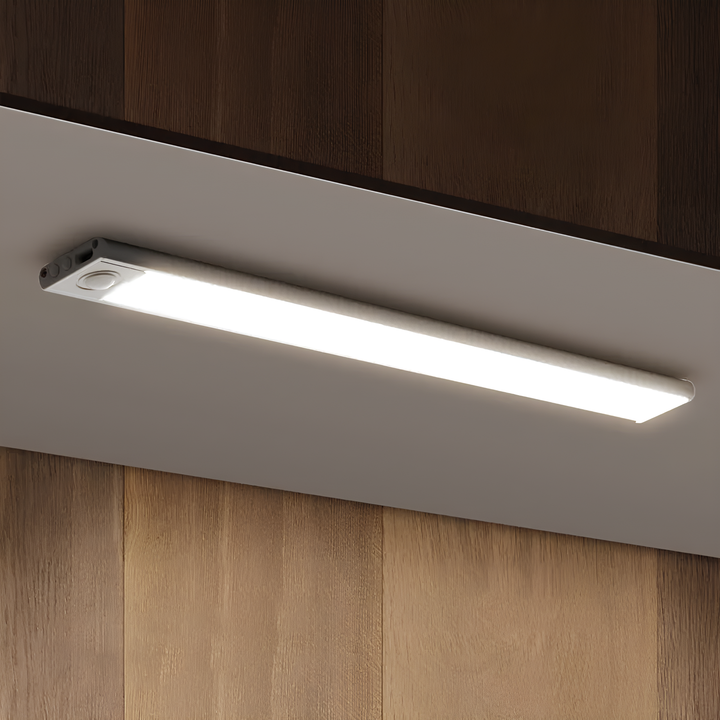 Minimalistische GlowMotion draadloze LED lamp met bewegingssensor, ideaal voor moderne interieurs.