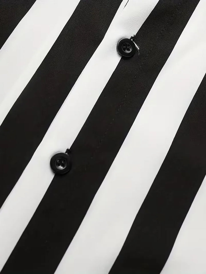 Zomerfit heren overhemd, korte mouw, met elegante verticale strepen. Comfortabele regular fit voor een stijlvolle look.