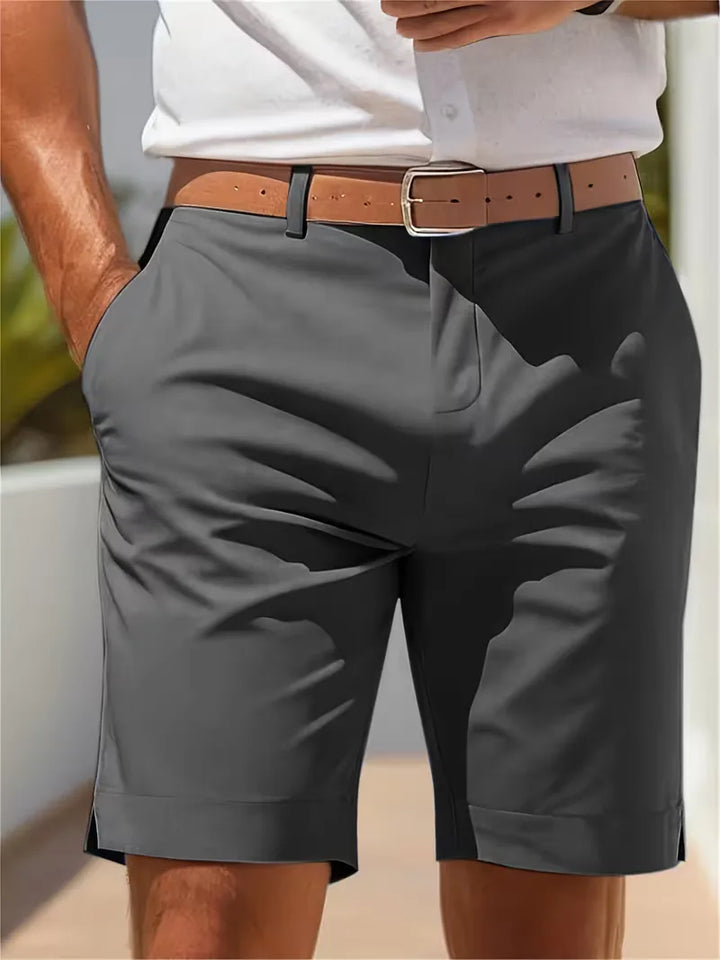 Comfortabele heren chino shorts in lichtblauw, met mid-rise en zijzakken, ideaal voor de zomer.