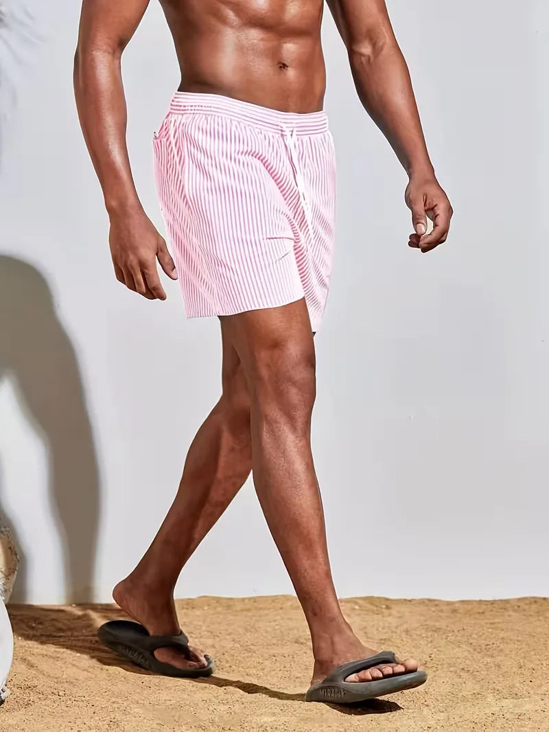 Trendy heren badshorts met comfortabel streepdessin, perfecte keuze voor zomer, strand en zwembadplezier.