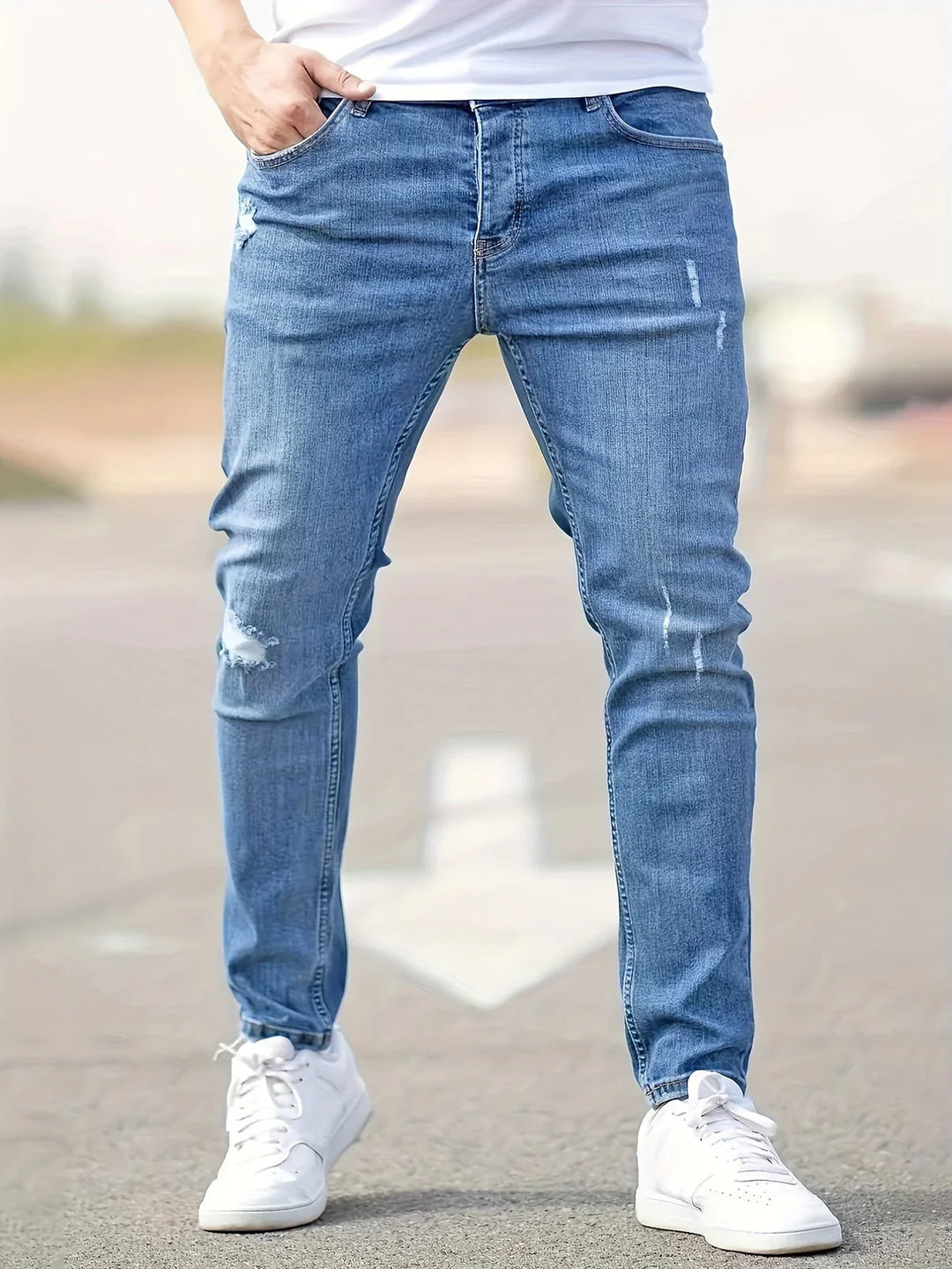 Nieuwe collectie herenjeans: trendy slim fit in grijs/blauw, modern en comfortabel voor een veelzijdige stijl.